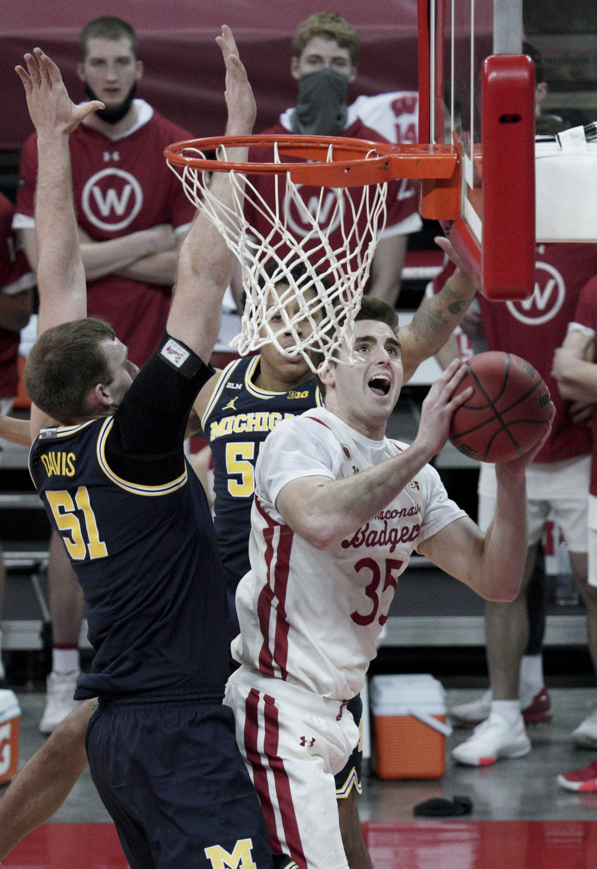 Michigan 67, UW 59